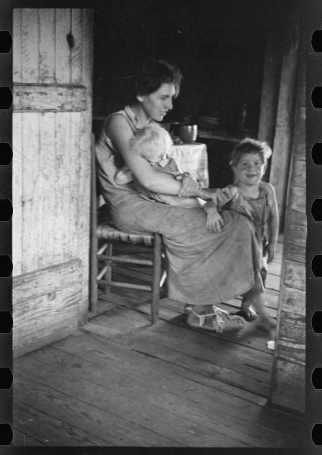 Lily Rogers Fields and children. Hale County, Alabama
