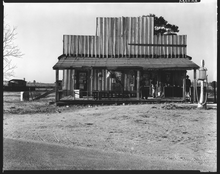 Store with false front. Vicinity of Selma, Alabama