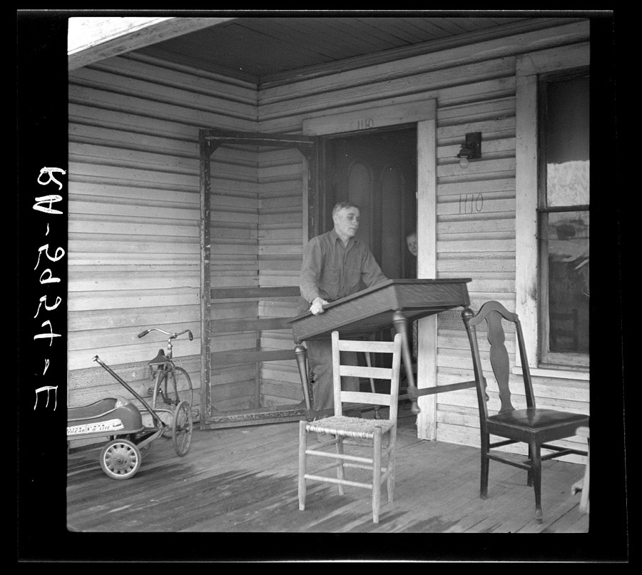 The Eargle Family moving their household goods out of their home at Fairfield, Alabama. They will become homesteaders at Gardendale, Alabama
