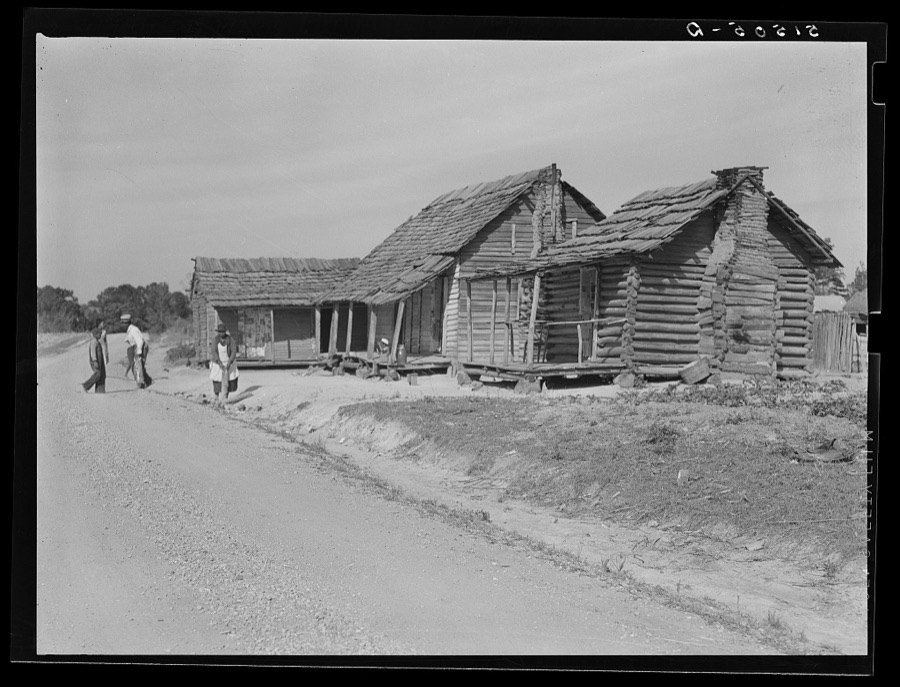 Old type of Gee's Bend, Alabama, home belonging to Mark and Angelina Parker. It is in three sections: guests or company house, sleeping house and kitchen