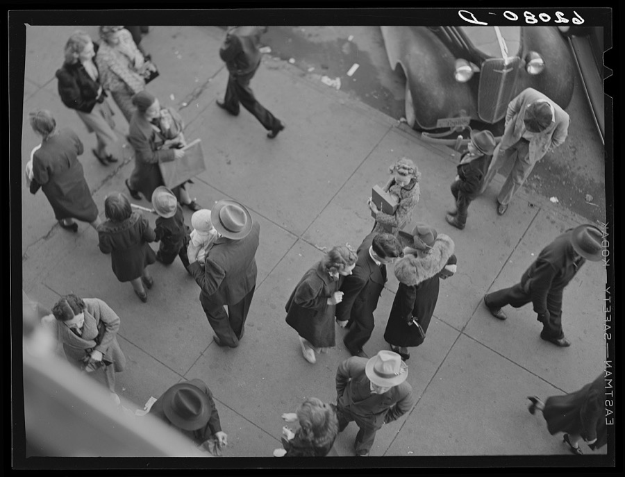 Christmas shoppers. Gadsden, Alabama