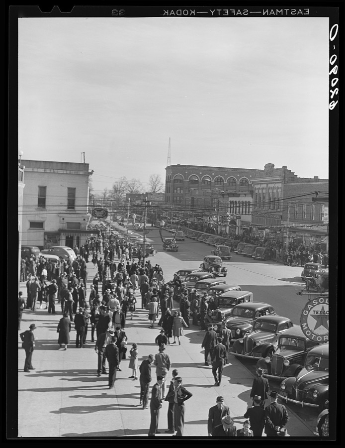 Christmas shopping crowds. Gadsden, Alabama