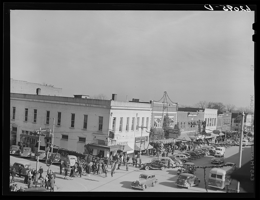 Christmas shopping crowds. Gadsden, Alabama