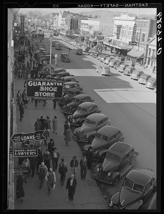 Christmas shopping crowds. Gadsden, Alabama