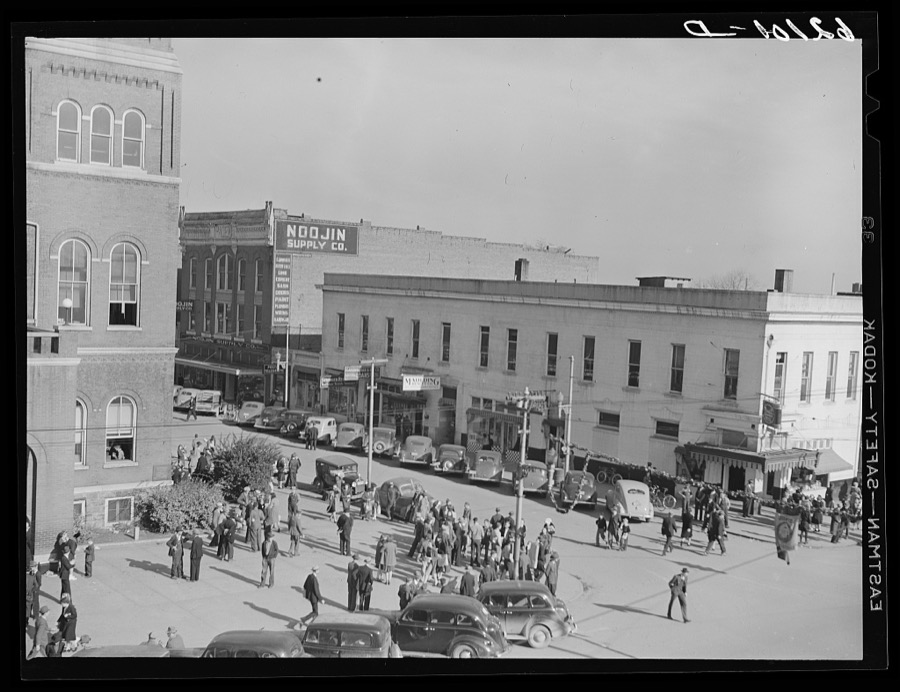 Christmas shopping crowds. Gadsden, Alabama