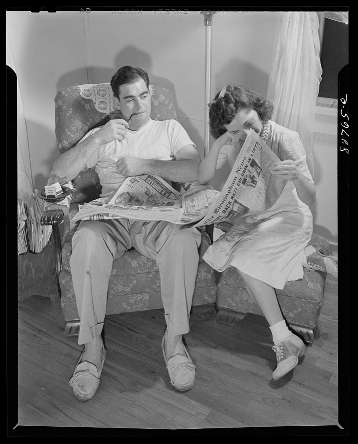 Childersburg, Alabama. Cousa Court defense housing project. Mr. Smith and his wife, both defense workers in the Dupont powder plant, follow the course of the war through the local paper