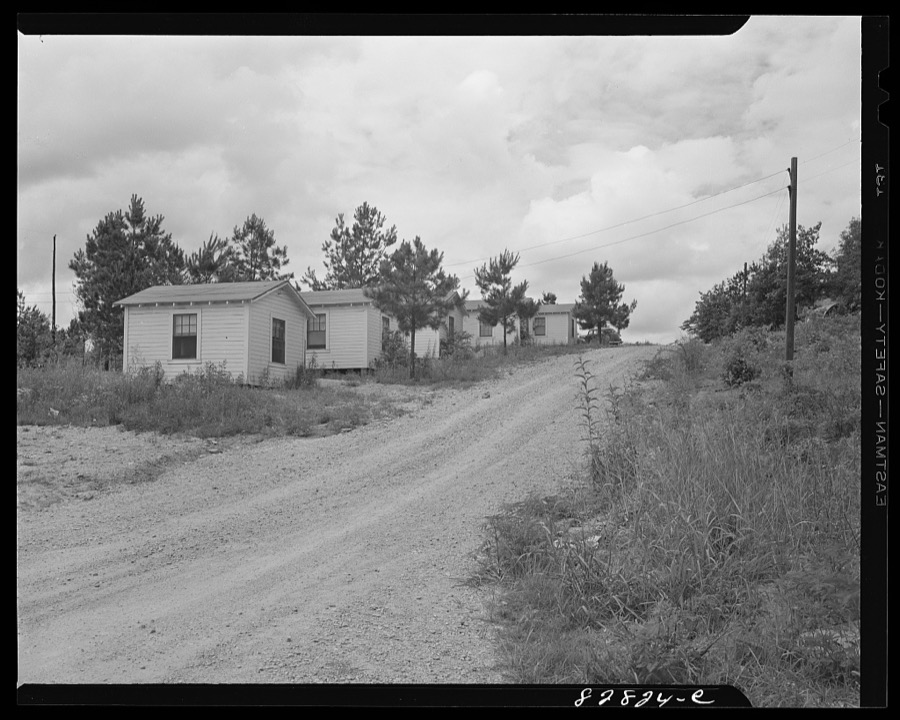 Childersburg, Alabama. Privately built apartment to accomodate defense workers