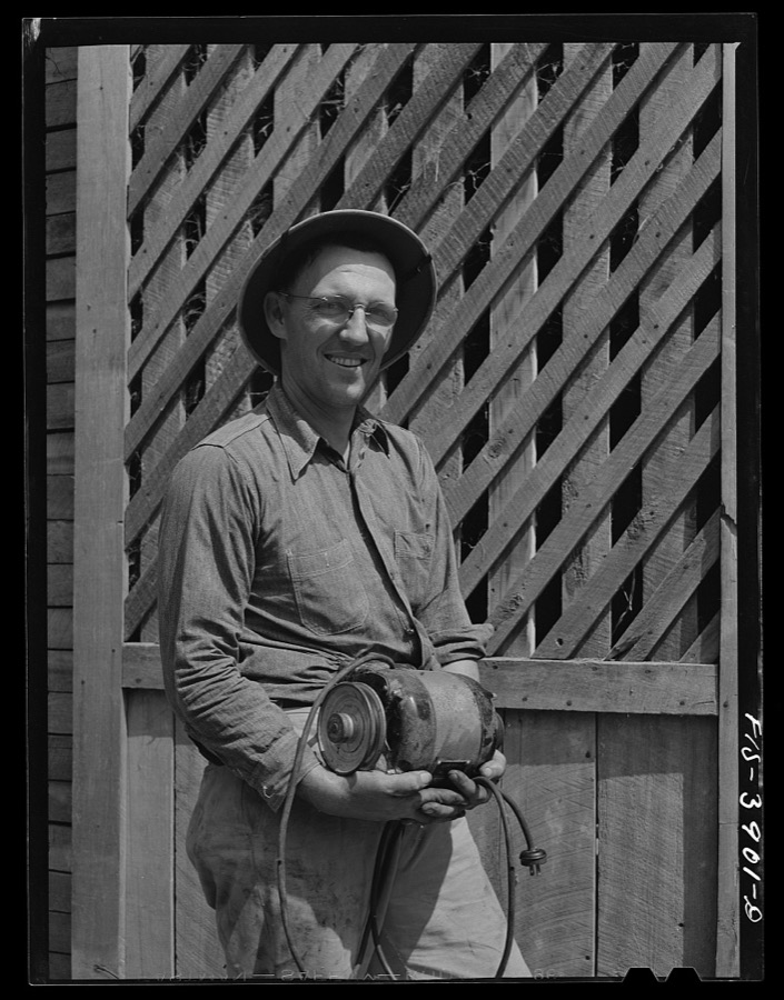 Lauderdale County, Alabama. Tennessee Valley Authority (TVA). A portable electric motor makes Julien H. Chase's farm chores easier