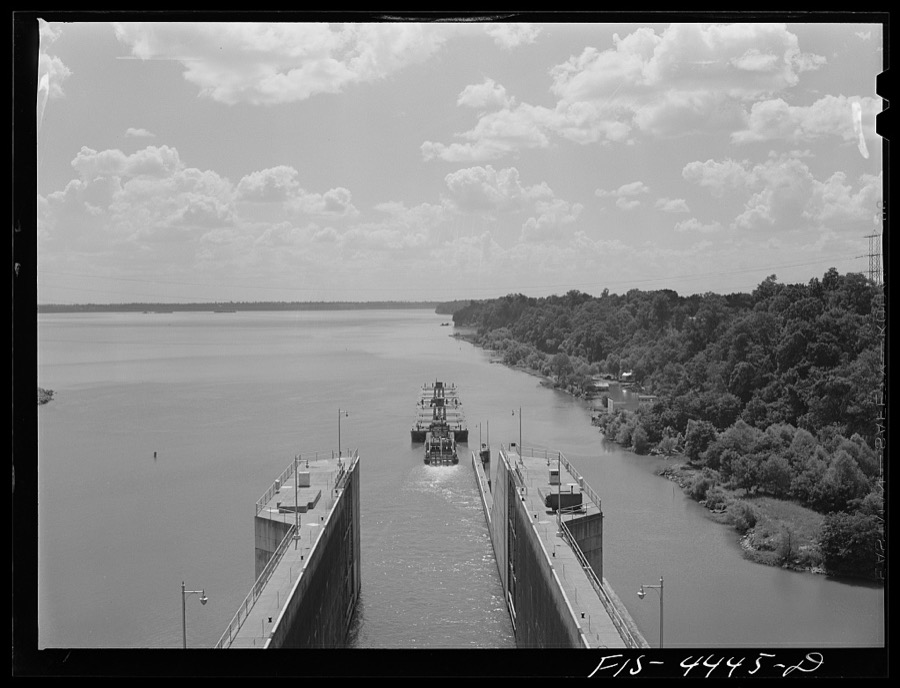 Wheeler Dam, Alabama (Tennessee Valley Authority (TVA)). Oil barges leaving lock at Wheeler Dam, Alabama