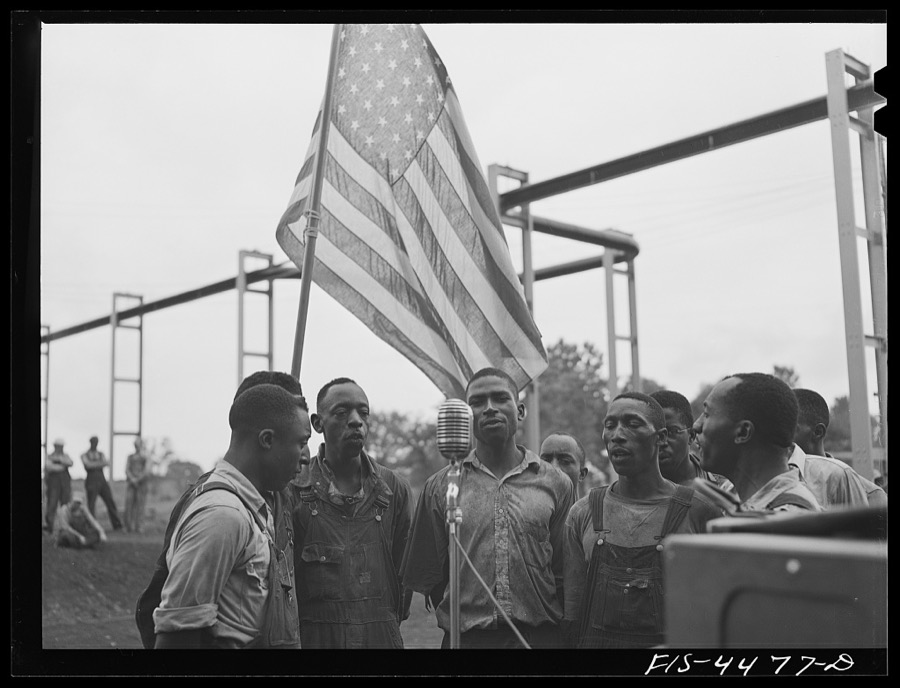 Wilson Dam, Alabama (Tennessee Valley Authority (TVA)). Workers at safety meeting