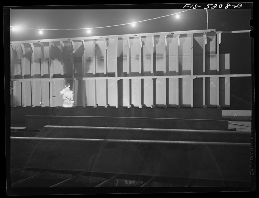 Decatur, Alabama. Ingalls Shipbuilding Company. Night shift at work on the barges