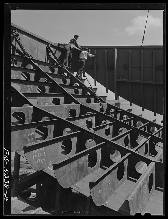 Decatur, Alabama. Ingalls Shipbuilding Company. Lowering into place one of the sides of the stern of a barge under construction