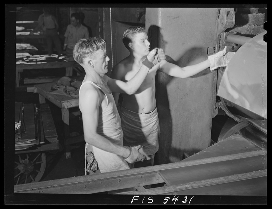 Sheffield, Alabama. Reynolds Alloys Company. Cold rolling of aluminum sheets