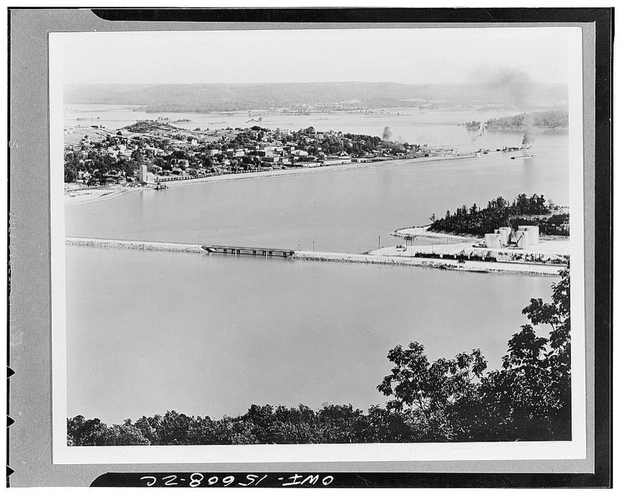 General planning. The town of Guntersville, Alabama, one of many whose entire future has been reoriented due to the program of the Authority. Formerly a sleepy crossroads in a depressed cotton raising area, it became a center of navigation and commerce due to the construction of the reservoir. It's current and anticipated rapid development will be guided by newly established planning and zoning commissions, city plans and ordinances, with the assistance of the Authority's technicians