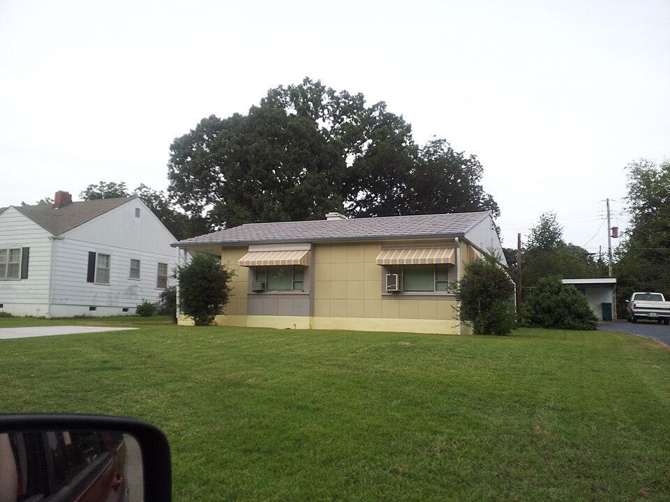 Photograph of E.L. Newman Lustron House