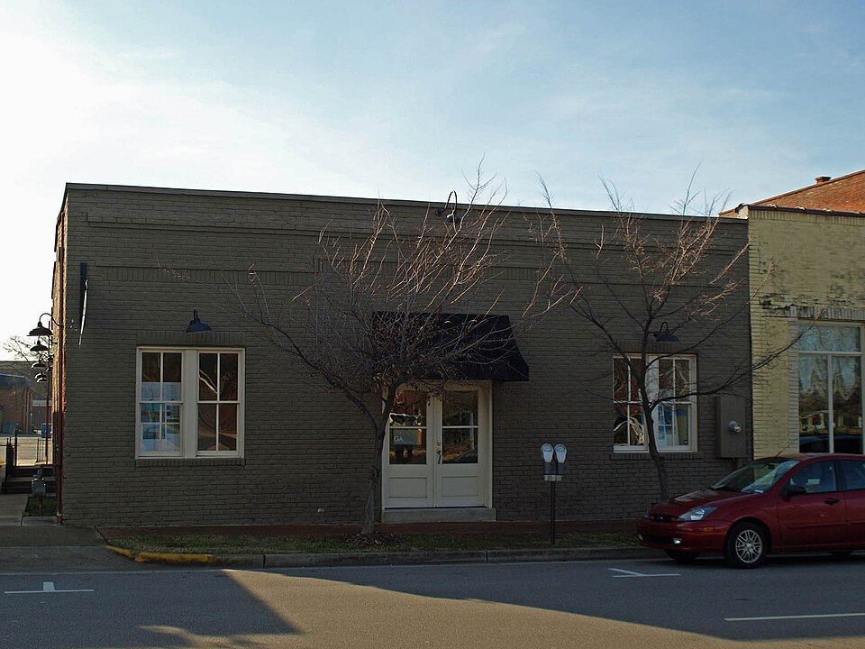 Photograph of 305 Jefferson Street