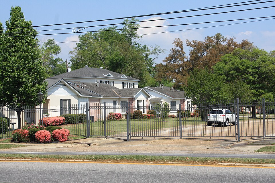 Photograph of D'Iberville Apartments