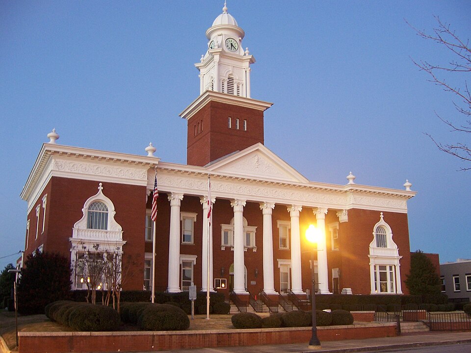 Photograph of Lee County Courthouse