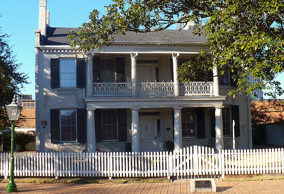 Photograph of Conde-Charlotte House