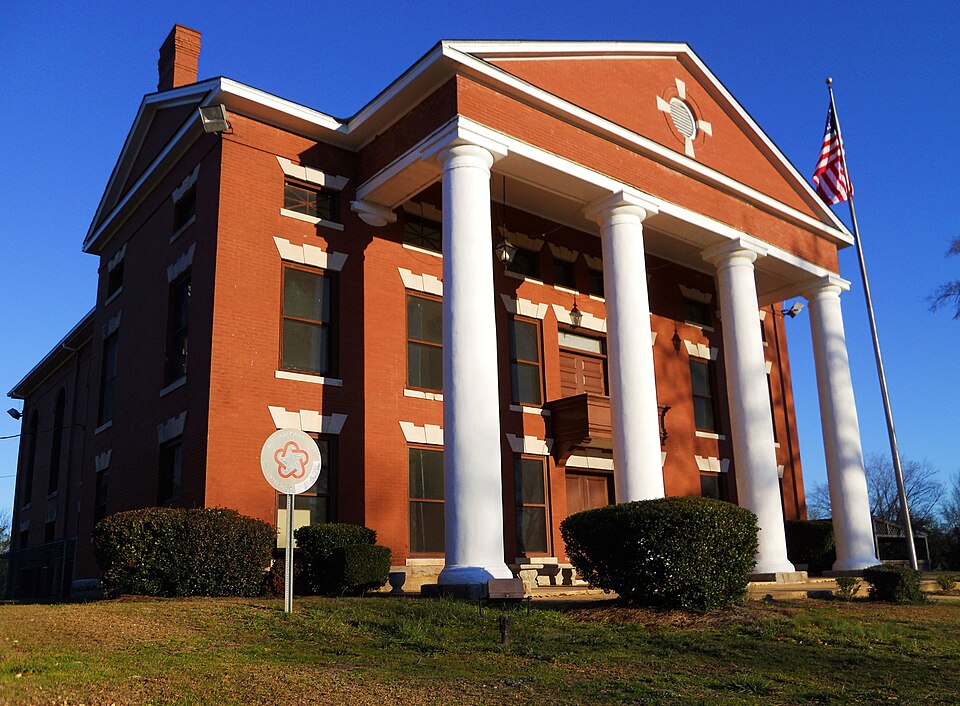 Photograph of Russell County Courthouse at Seale