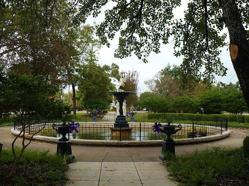 Photograph of Demopolis Town Square