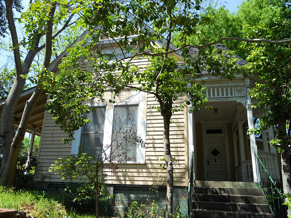 Photograph of Brooks-Hughes House