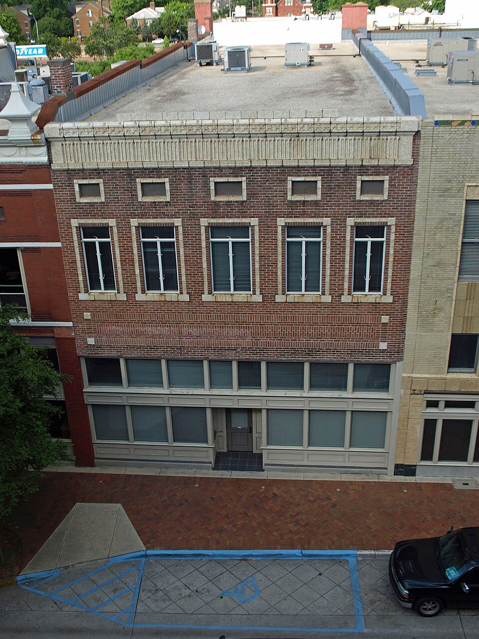 Photograph of 105 South Washington Street
