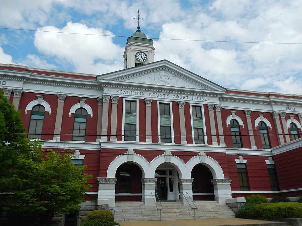 Photograph of Calhoun County Courthouse