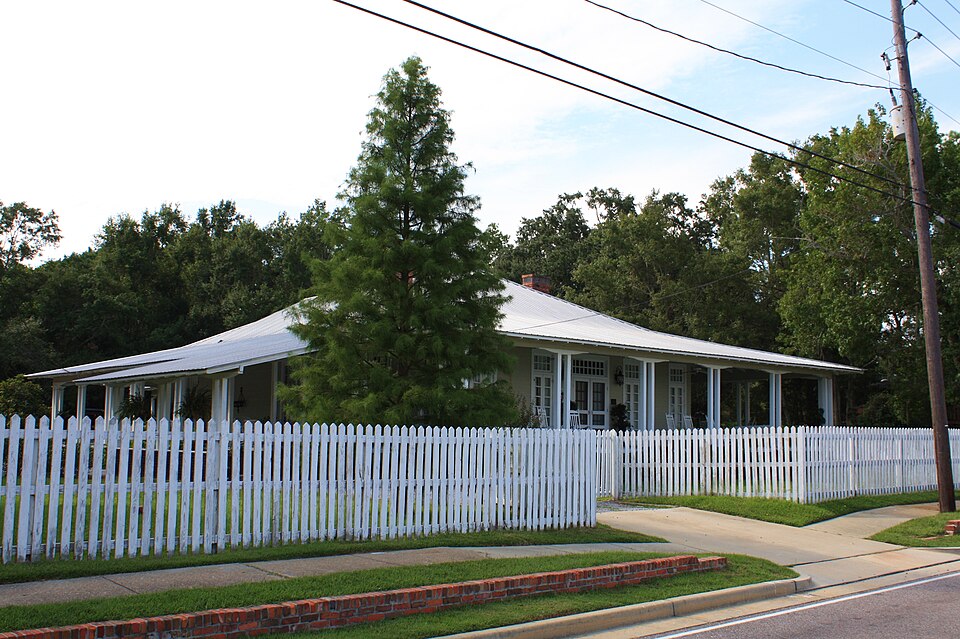 Photograph of Martin Lindsey House