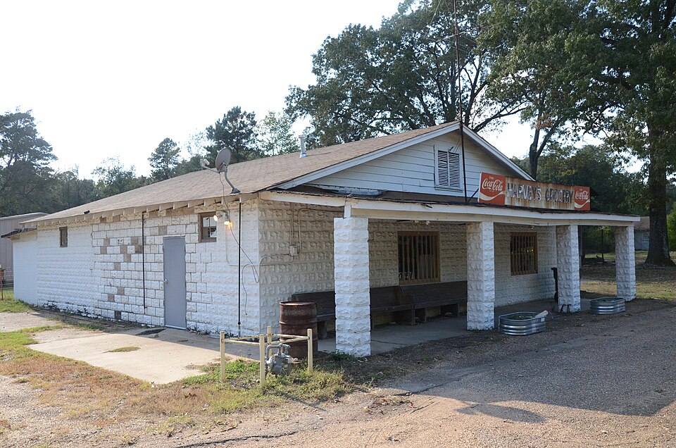 Photograph of Harvey's Grocery and Texaco Station