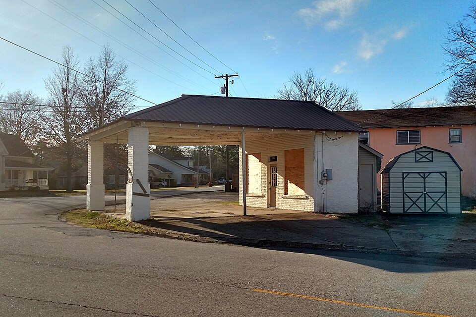 Photograph of Mount Ida Cities Service Filling Station
