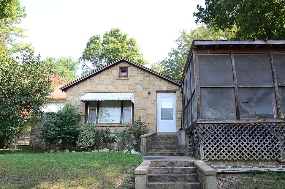 Photograph of Sherman and Merlene Bates House