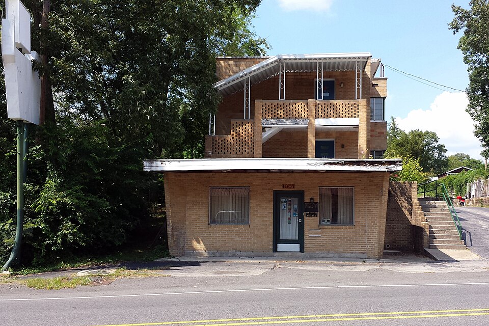 Photograph of Perry Plaza Court Historic District