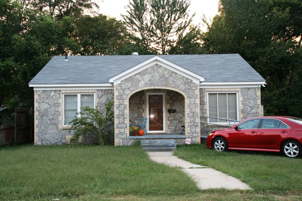 Photograph of Earl and Mildred Ward House