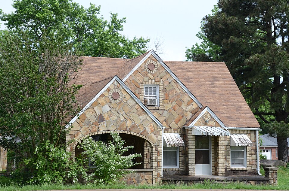 Photograph of Carl and Esther Lee House