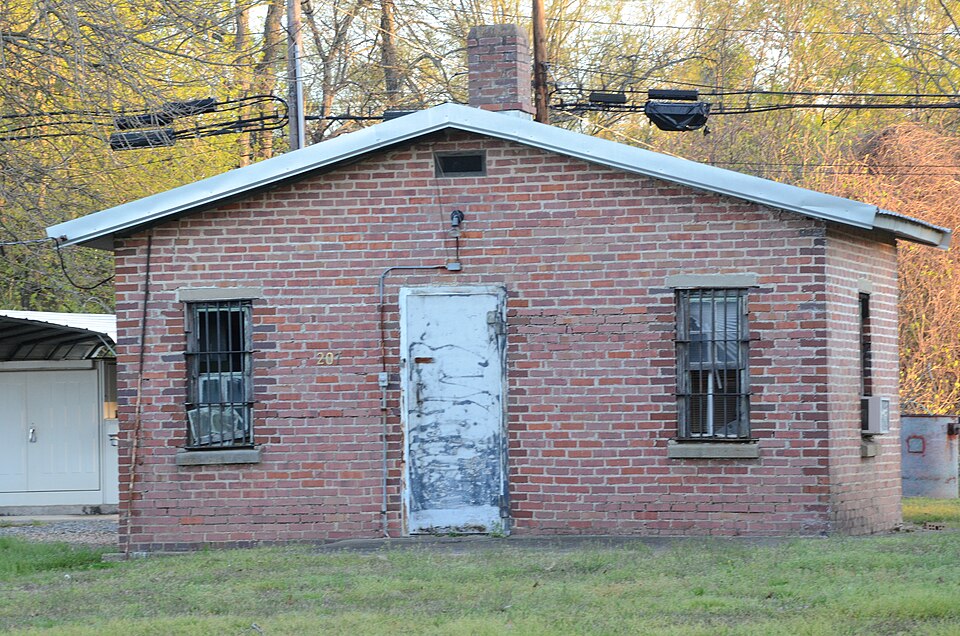 Photograph of Old Gillett Jail