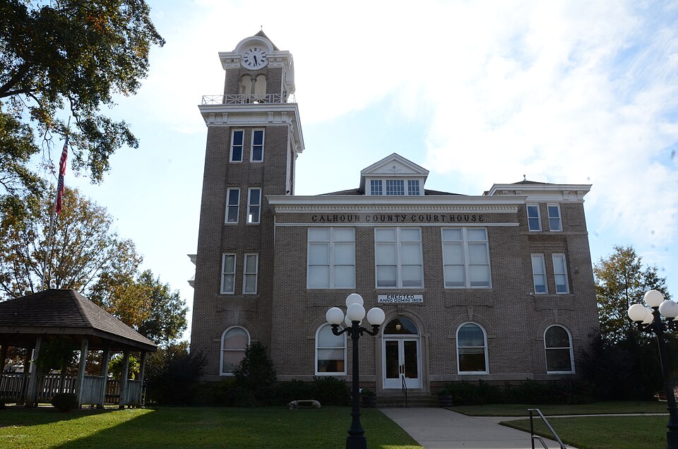 Photograph of Calhoun County Courthouse