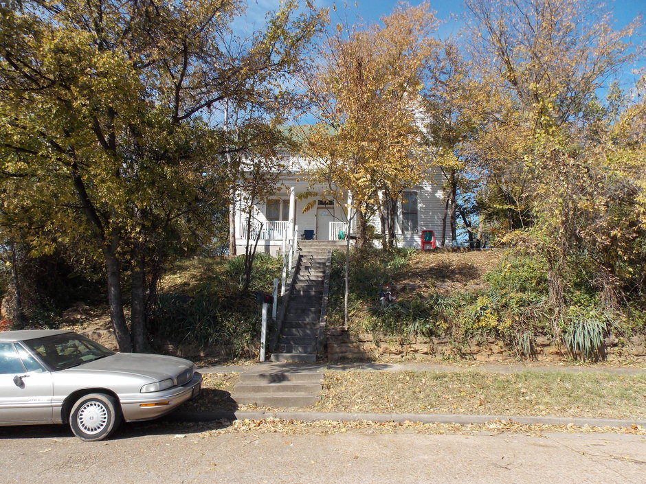 Photograph of Bob Burns House