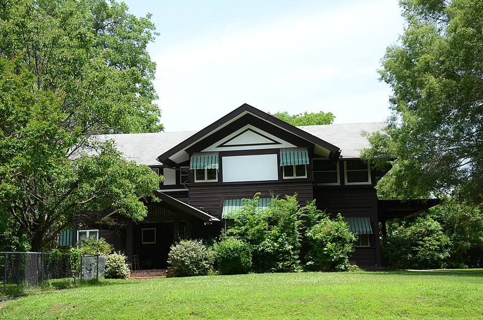 Photograph of MacMillan-Dilley House