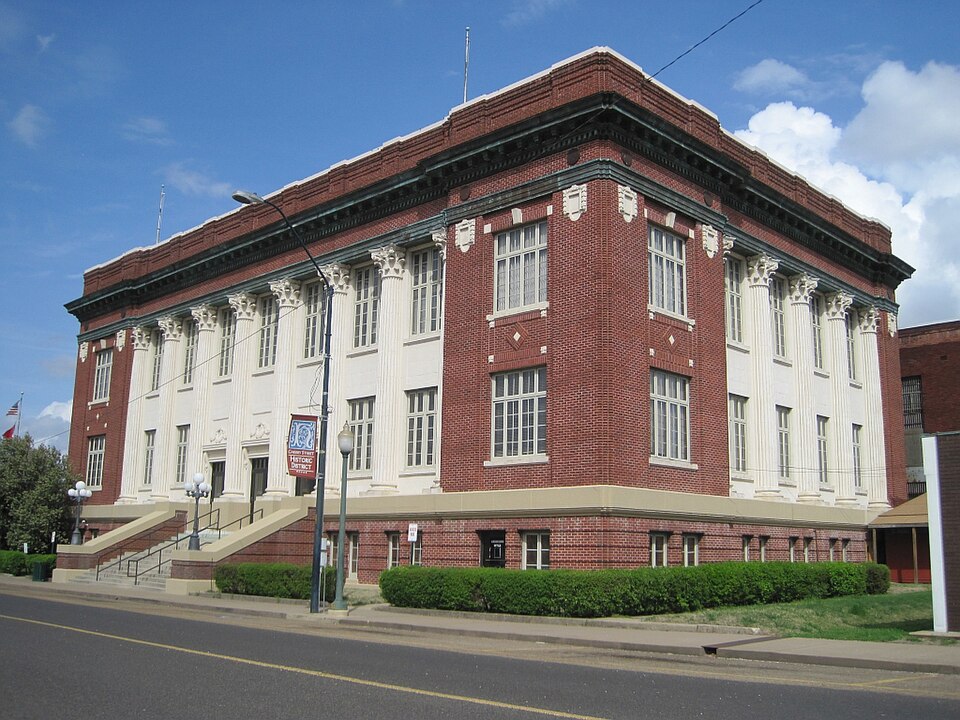 Photograph of Phillips County Courthouse