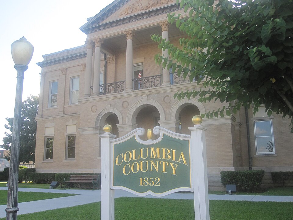 Photograph of Columbia County Courthouse