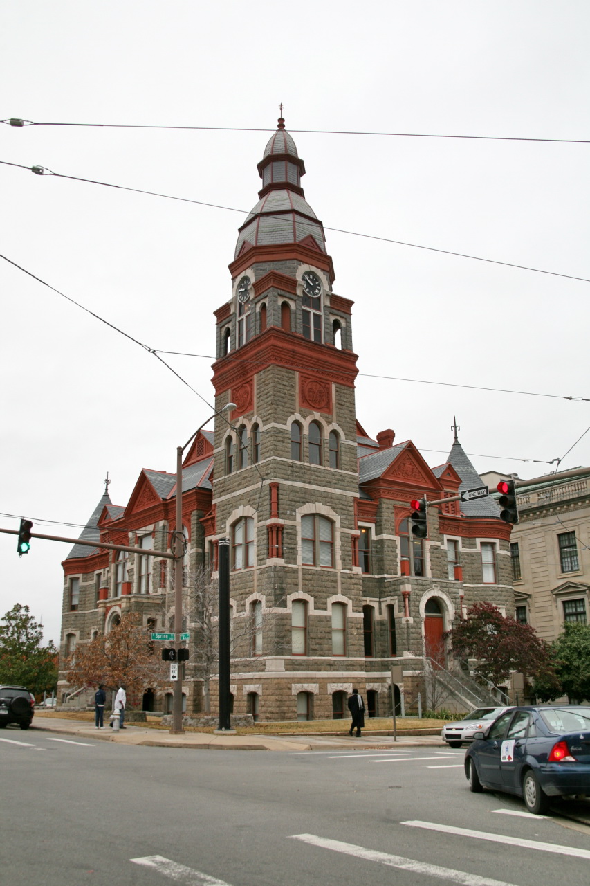 Photograph of Pulaski County Courthouse