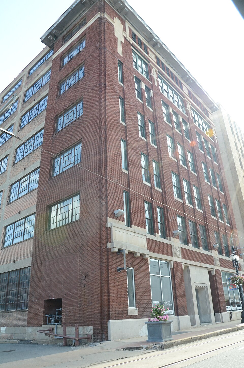 Photograph of Beal-Burrow Dry Goods Building