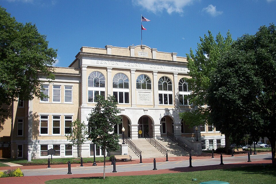 Photograph of Benton County Courthouse