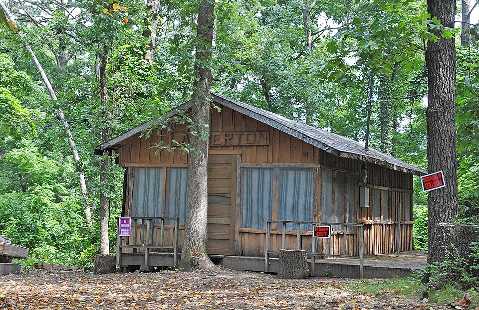 Photograph of Lamberton Cabin
