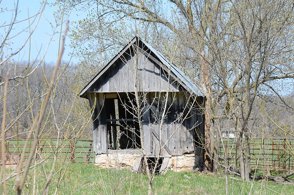 Photograph of Bolin Barn and Smokehouse