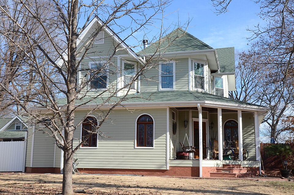 Photograph of House at 305 E. Ashley