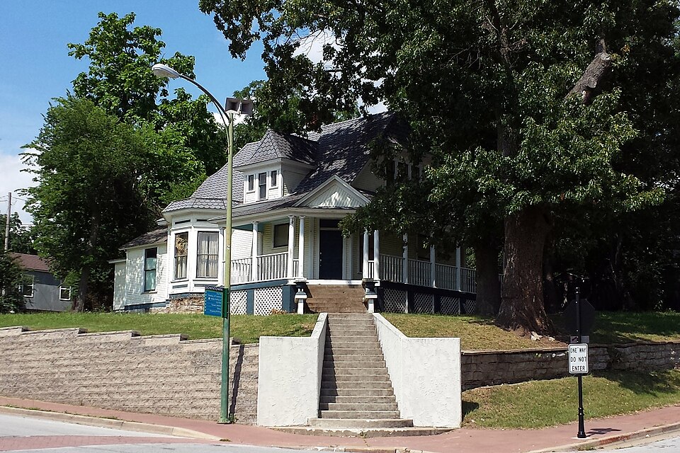 Photograph of Bratt-Smiley House