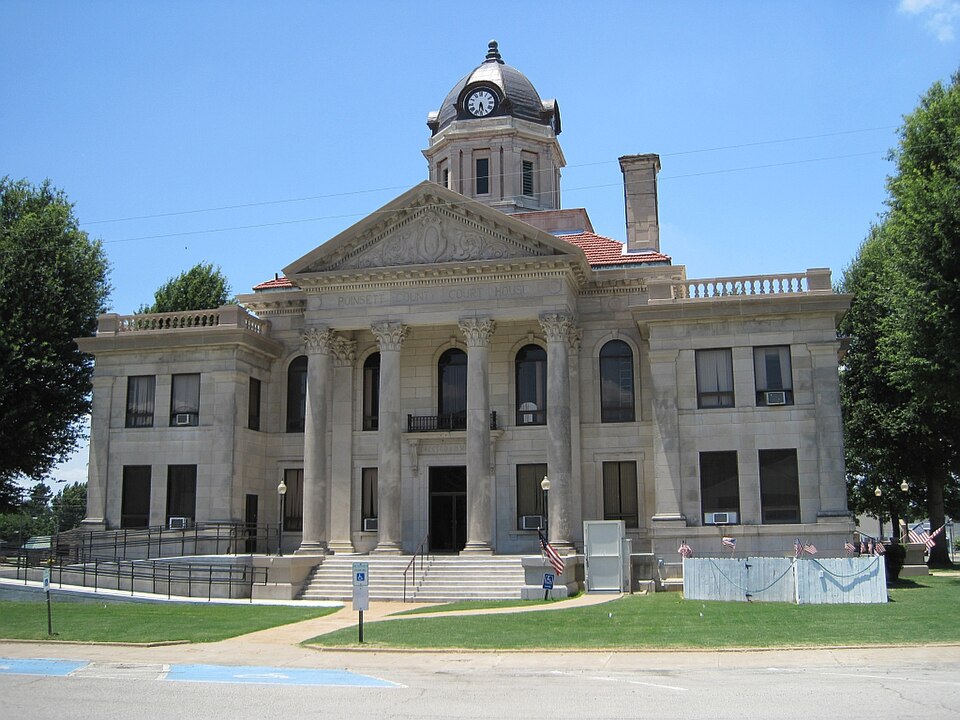 Photograph of Poinsett County Courthouse