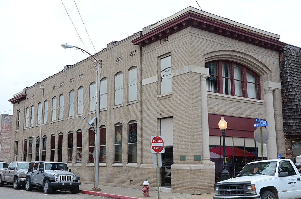 Photograph of Bank of Searcy